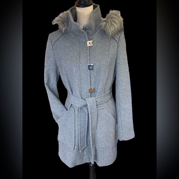 Calvin Klein-women’s 6, belted, wool blend, detachable faux fur hood. Like new!! - Picture 9 of 17